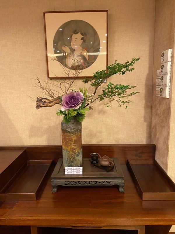 11O 年佛光山南屏別院花展二樓，文昌常務理事夫人王姸惠女士參展的盆花，在左營區忠言路28號，歡迎前往觀賞。
